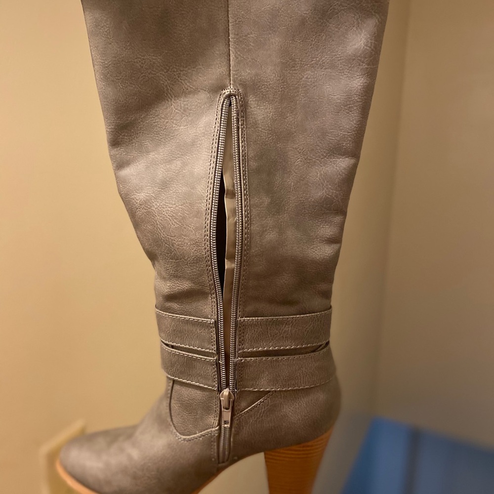 Clothes - Picture 2 of 2